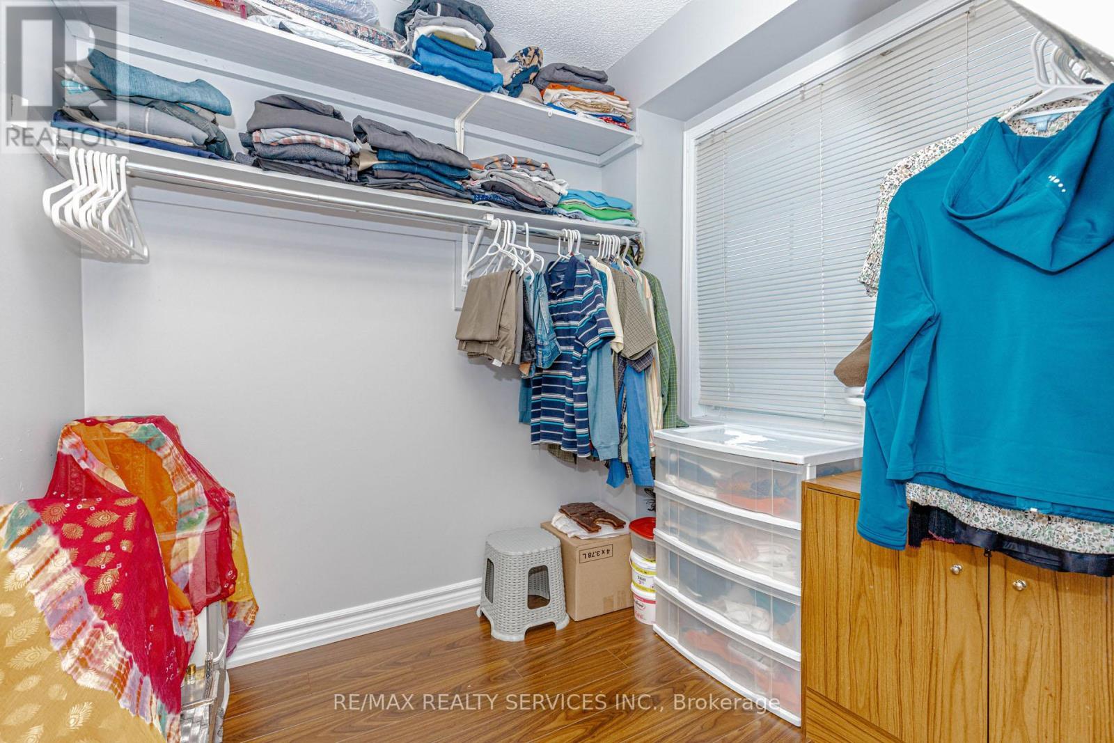 Walk-in Closet - 1135 Bellarosa Lane, Mississauga, ON