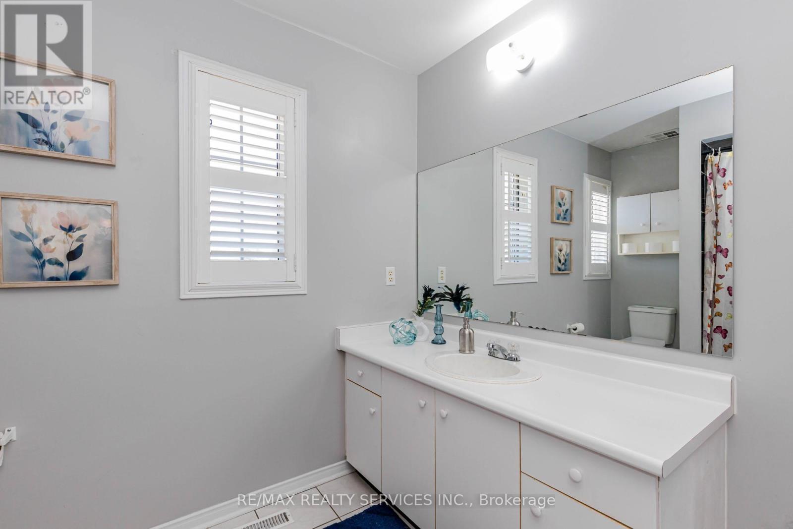 2nd Full washroom - 1135 Bellarosa Lane, Mississauga, ON