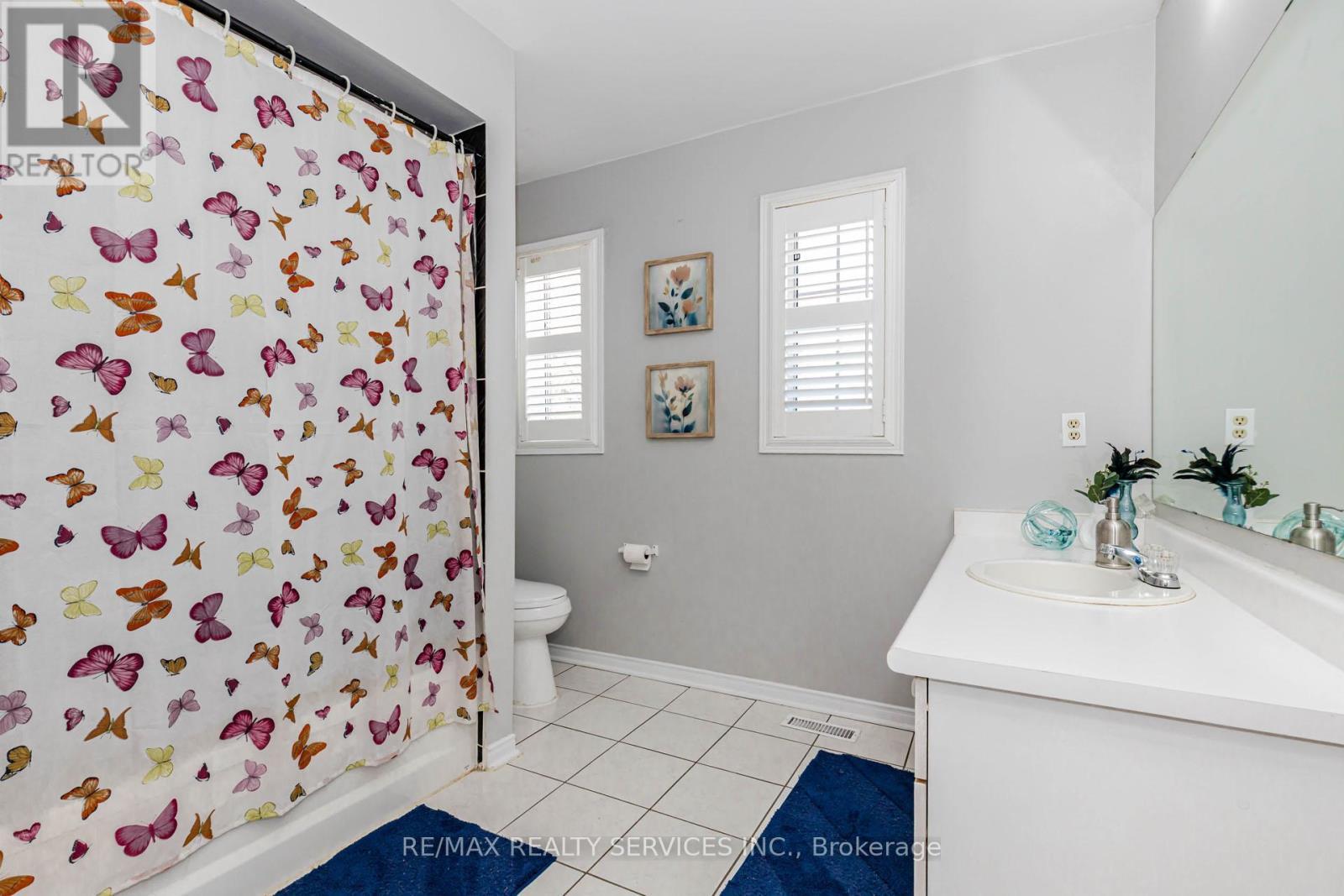 2nd Full washroom - 1135 Bellarosa Lane, Mississauga, ON