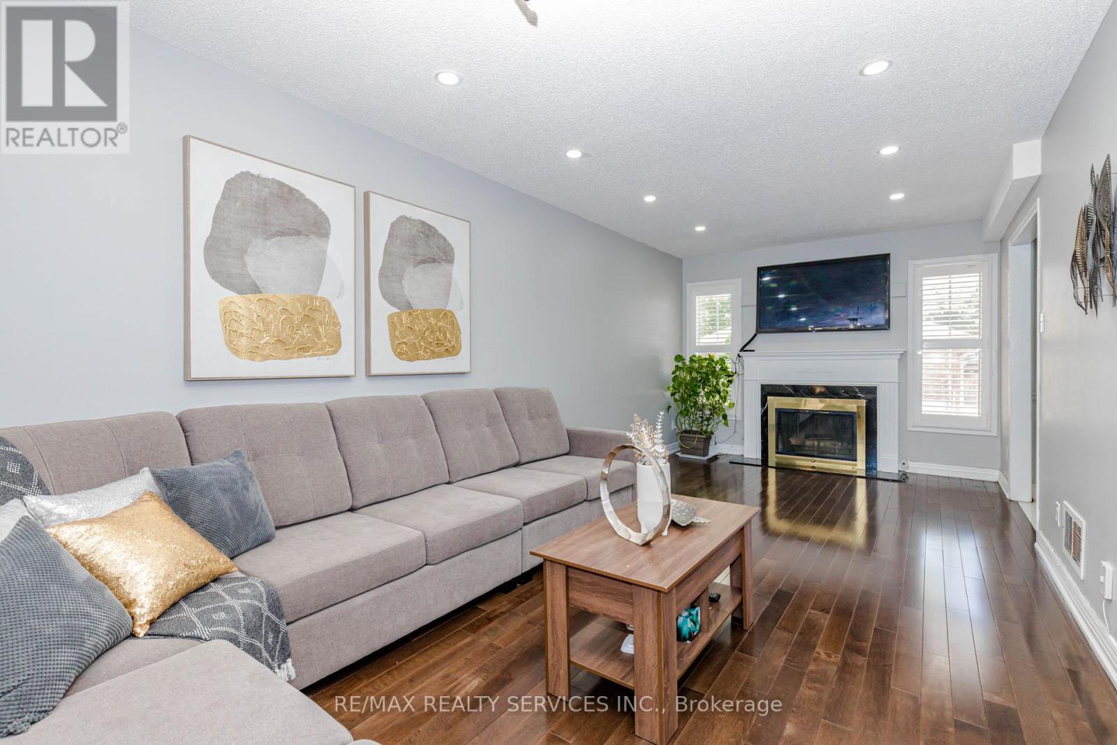 Living Room - 1135 Bellarosa Lane, Mississauga, ON