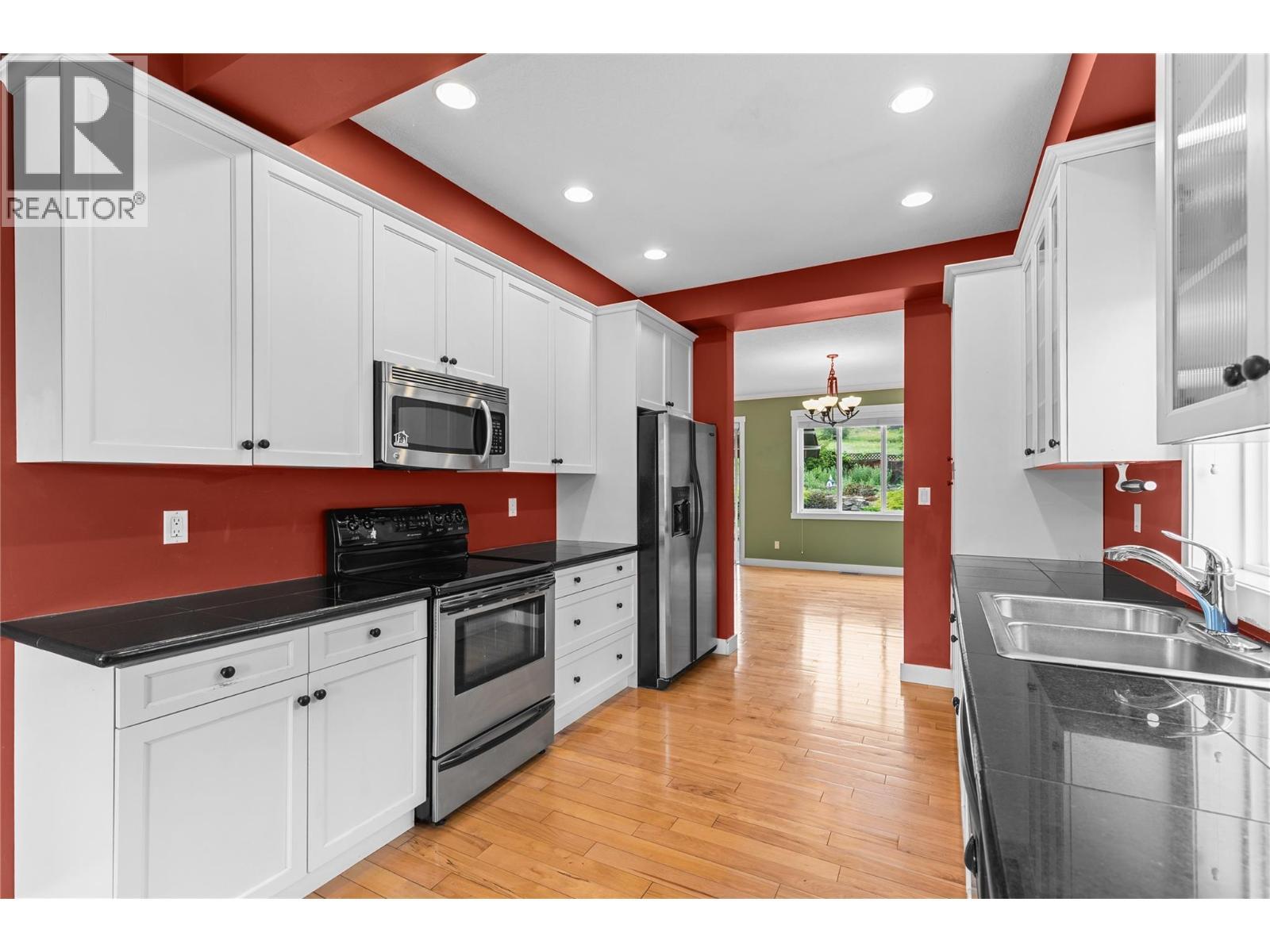 479 Middleton Way, Coldstream, BC - Indoor Photo Showing Kitchen With Double Sink