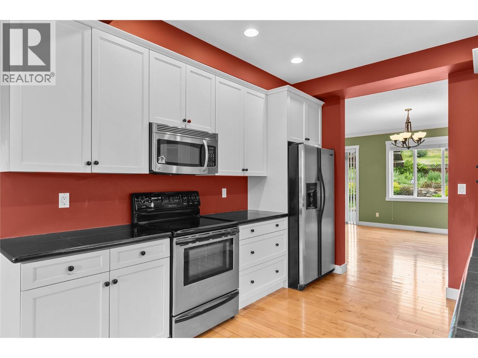 479 Middleton Way, Coldstream, BC - Indoor Photo Showing Kitchen