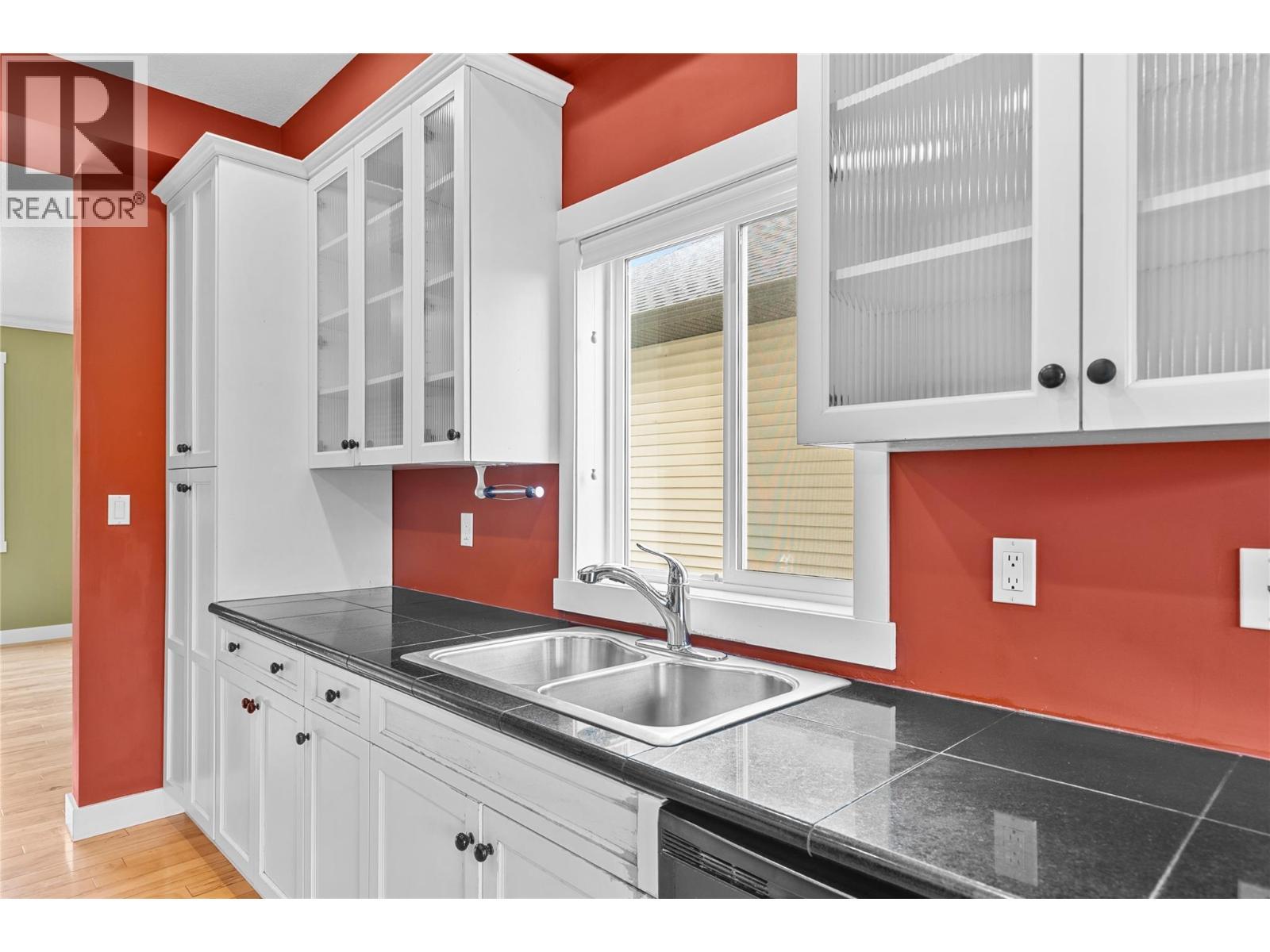 479 Middleton Way, Coldstream, BC - Indoor Photo Showing Kitchen With Double Sink