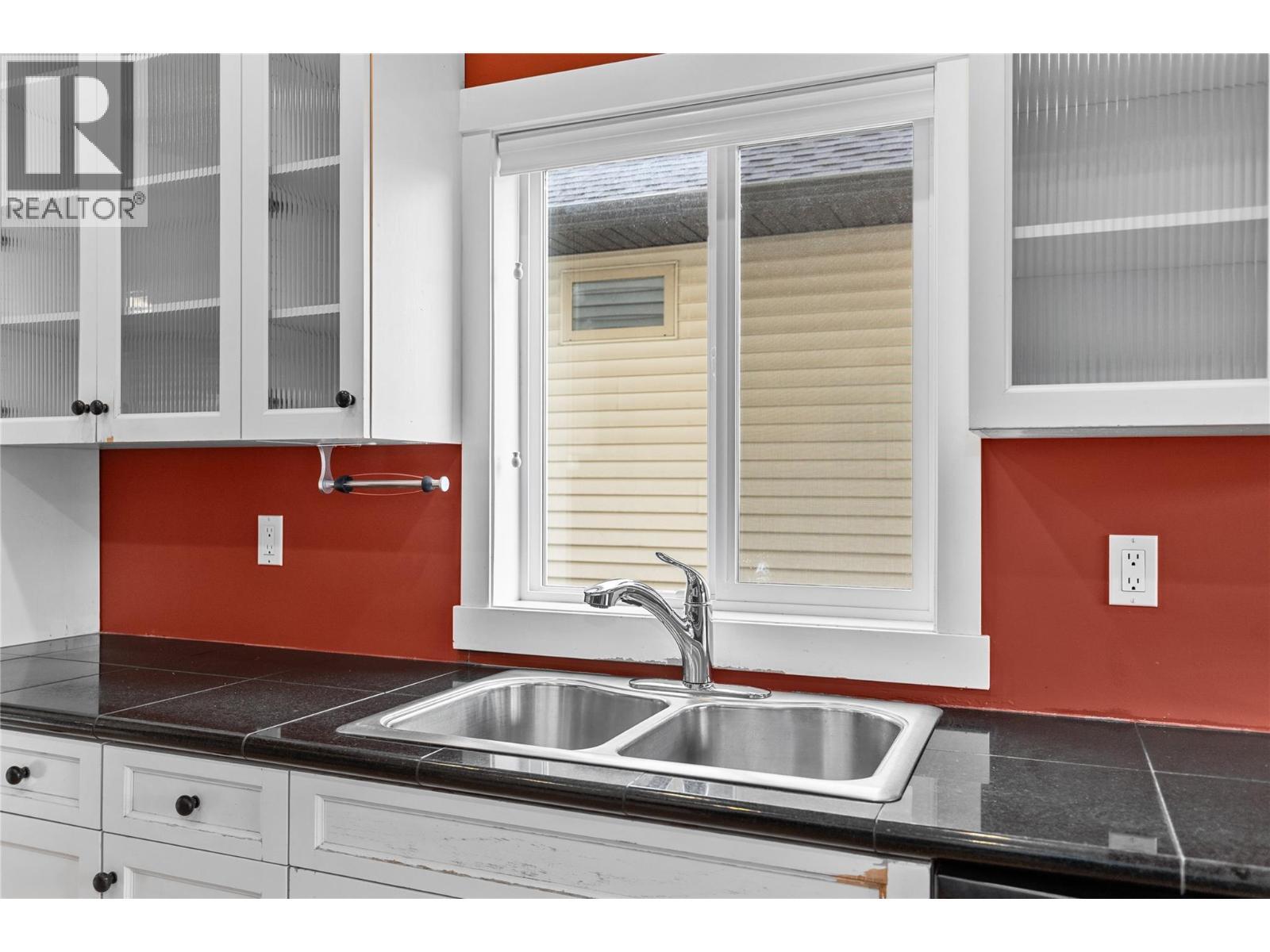 479 Middleton Way, Coldstream, BC - Indoor Photo Showing Kitchen With Double Sink