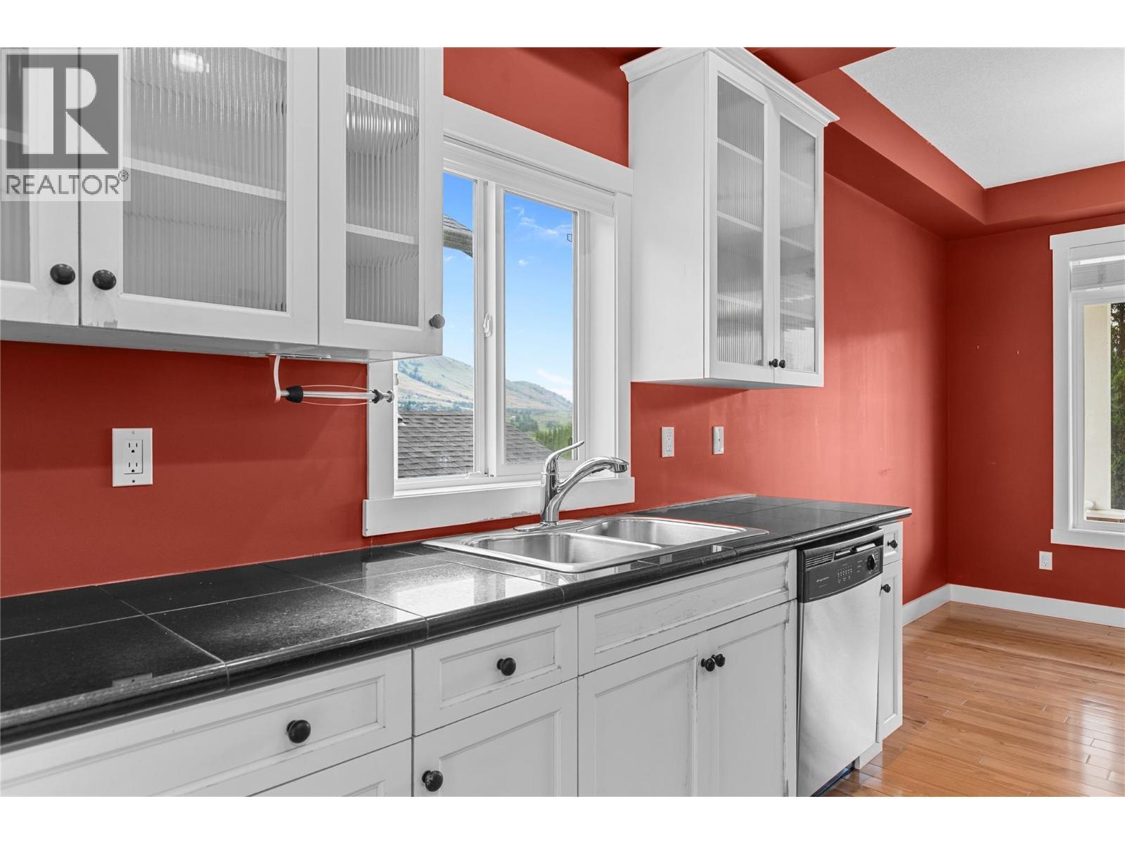 479 Middleton Way, Coldstream, BC - Indoor Photo Showing Kitchen With Double Sink