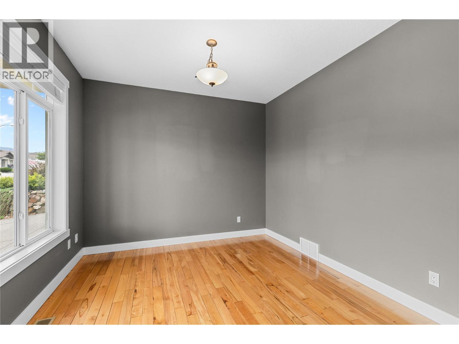 Living room or Den - 479 Middleton Way, Coldstream, BC - Indoor Photo Showing Other Room