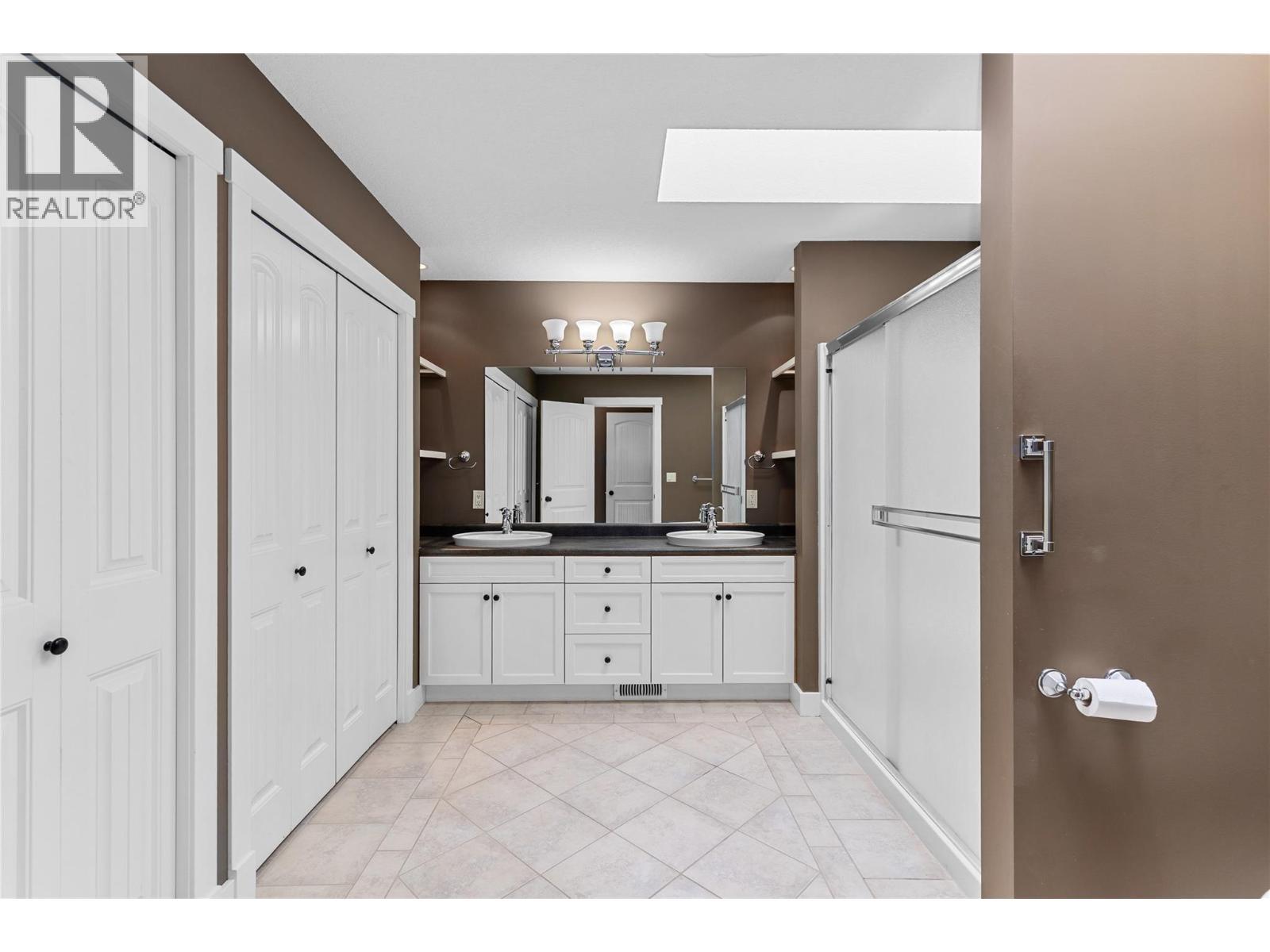 Ensuite - 479 Middleton Way, Coldstream, BC - Indoor Photo Showing Bathroom