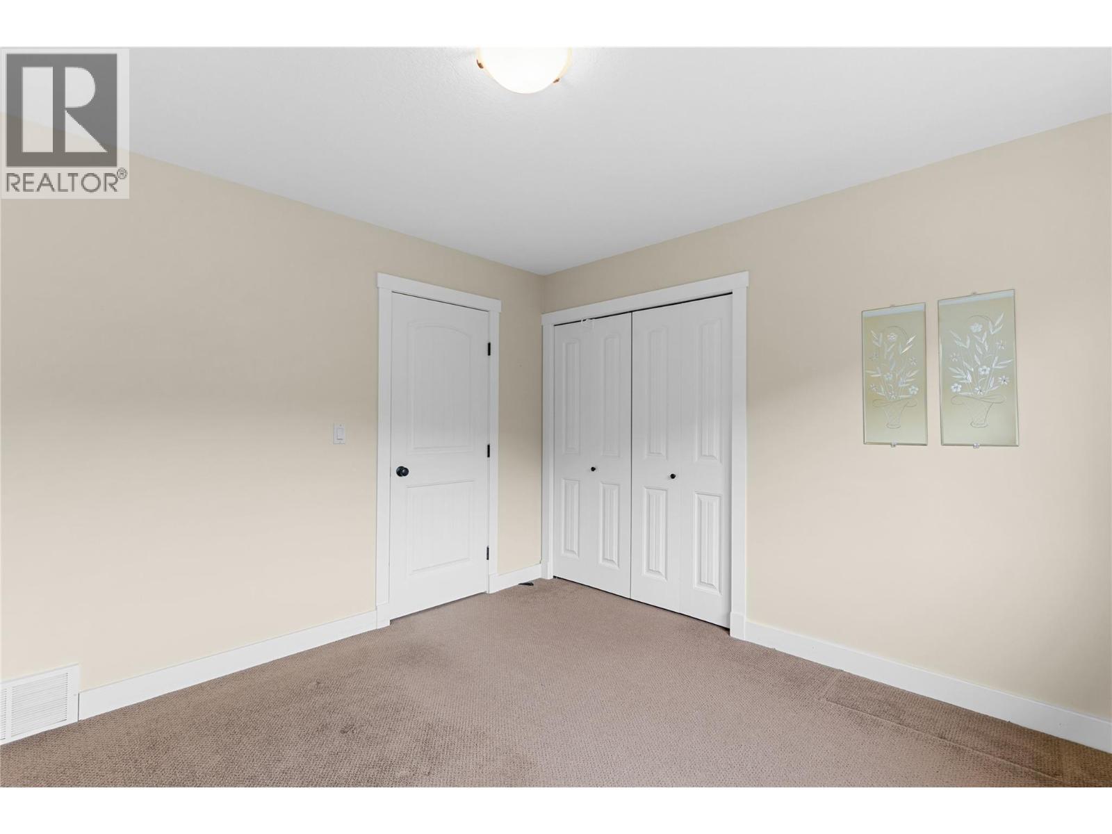 479 Middleton Way, Coldstream, BC - Indoor Photo Showing Other Room