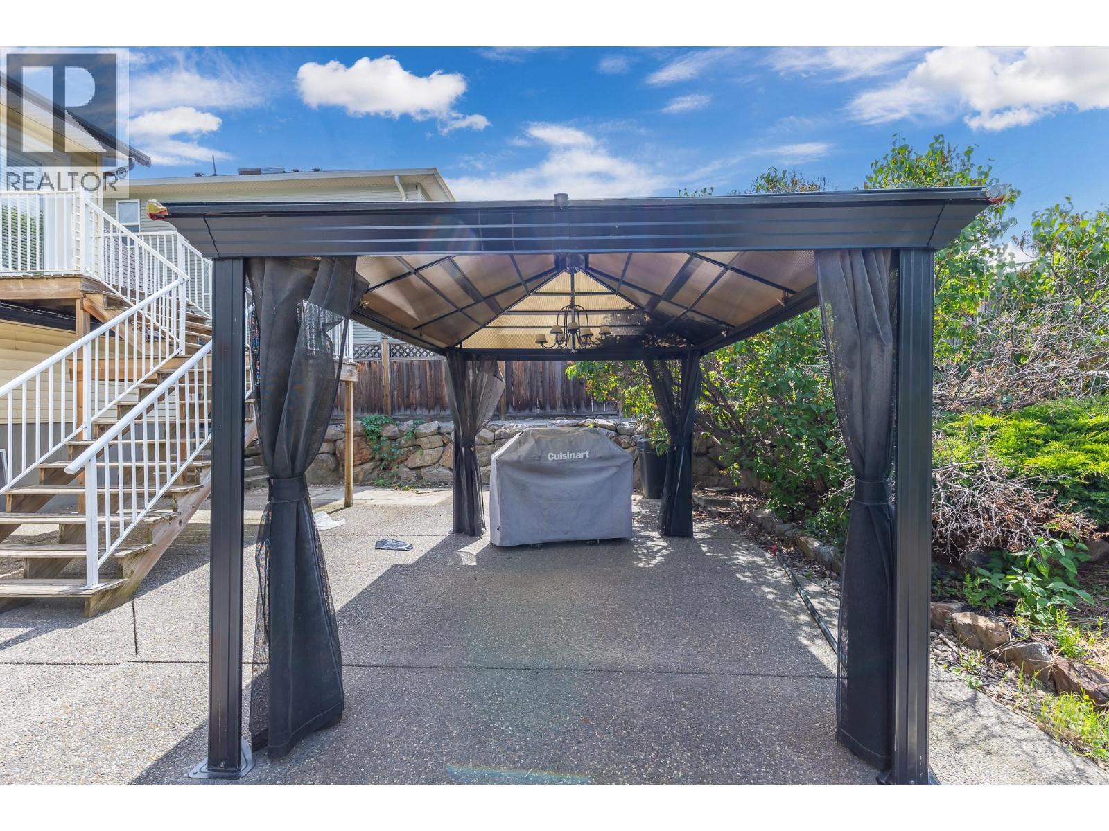 Gazebo will stay for new owners - 479 Middleton Way, Coldstream, BC - Outdoor