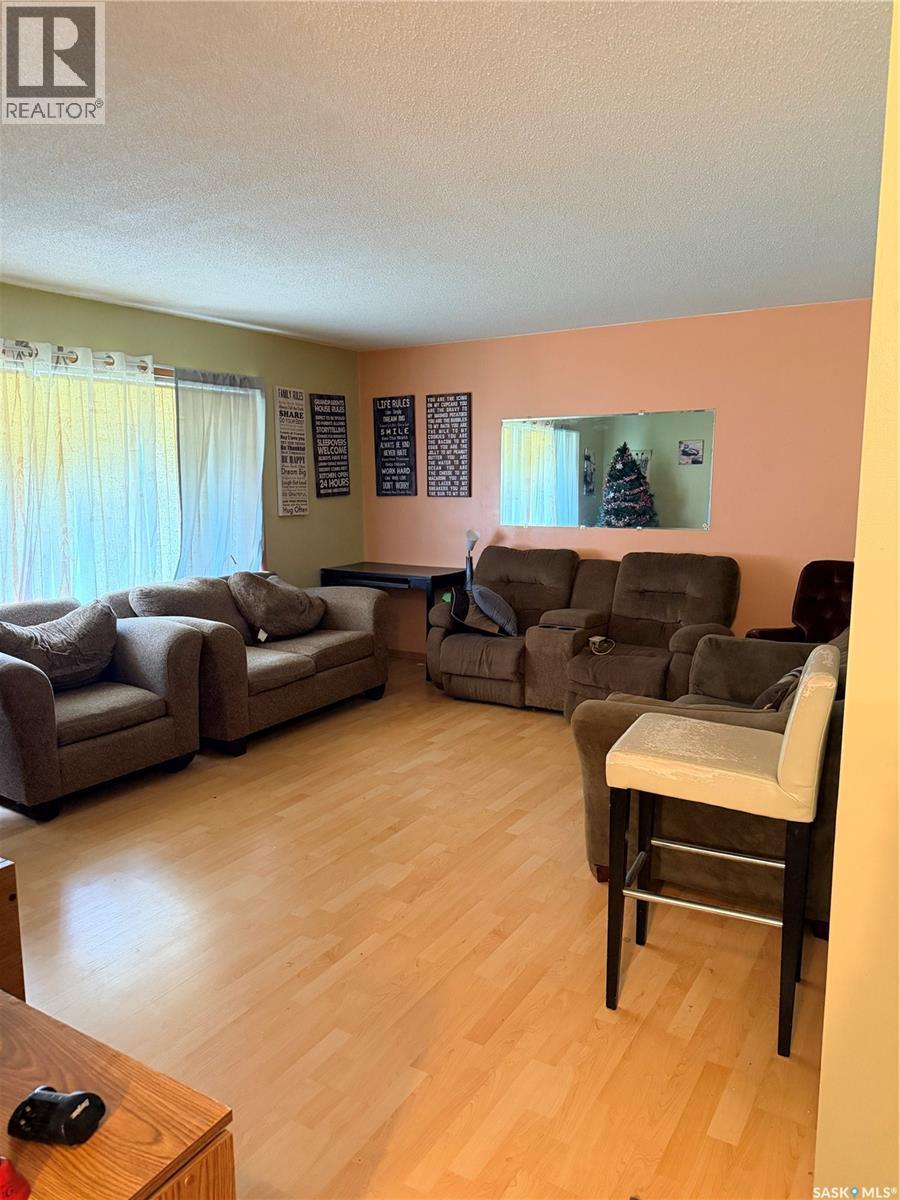 512 Mcnab Street, Burstall, SK