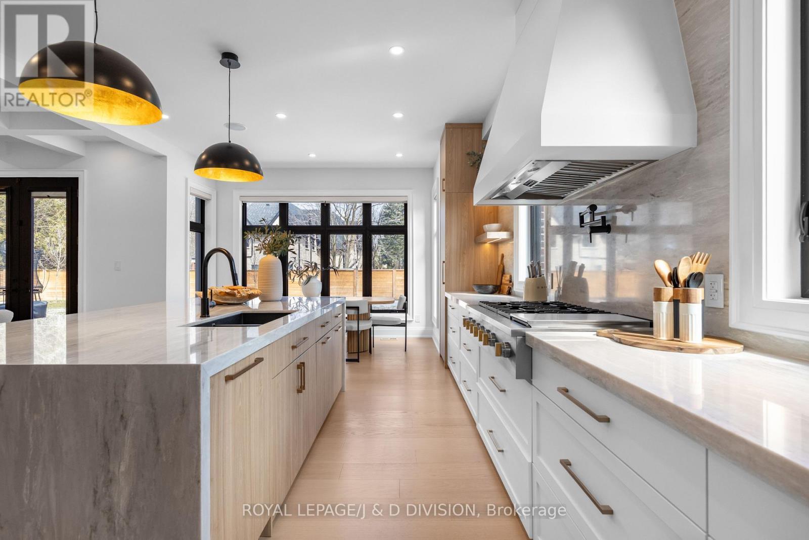 4 Pine Ridge Drive, Toronto, ON