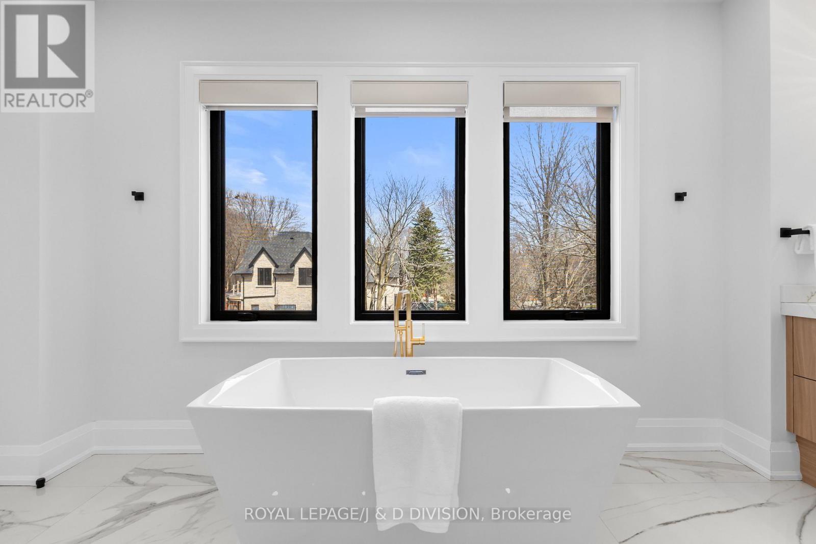 4 Pine Ridge Drive, Toronto, ON