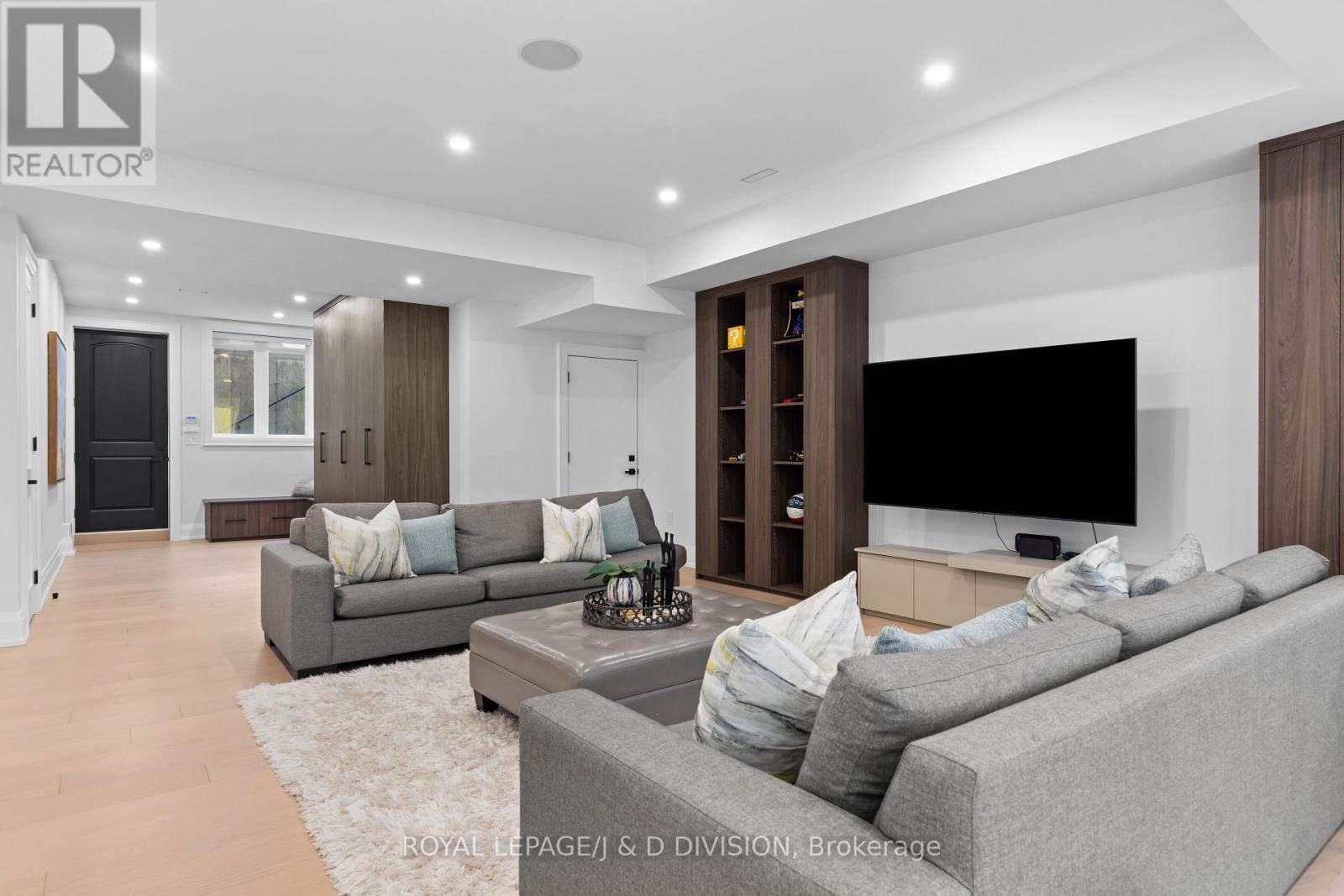 4 Pine Ridge Drive, Toronto, ON