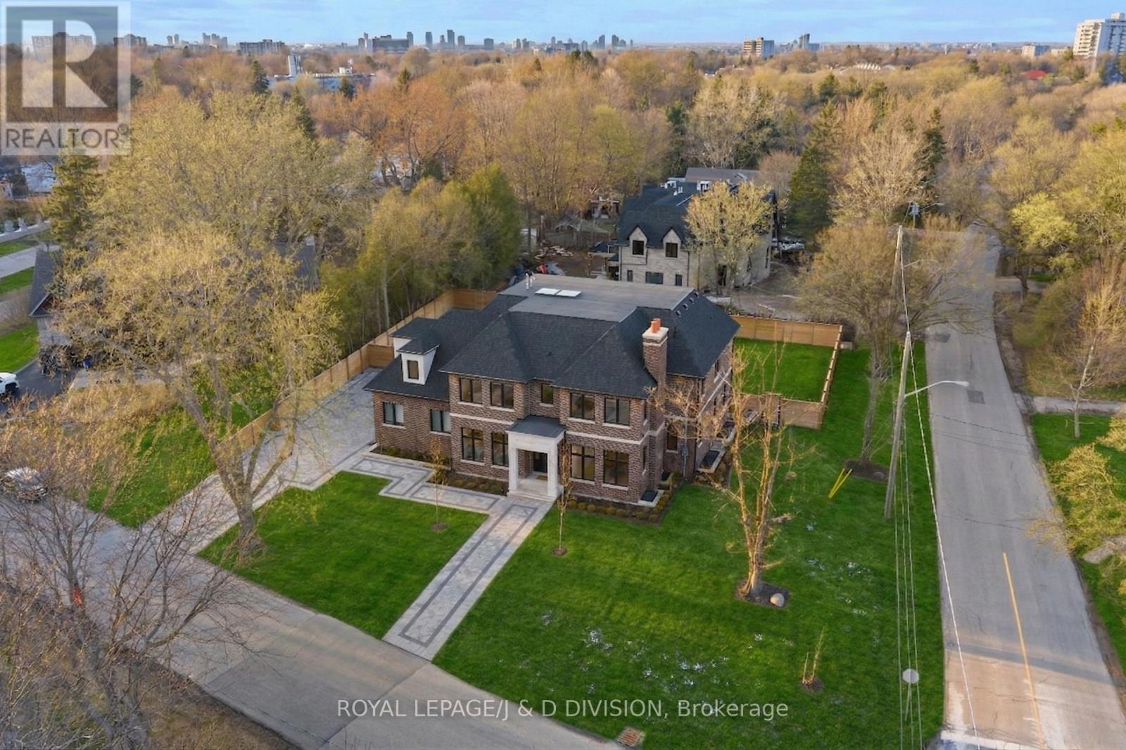 4 Pine Ridge Drive, Toronto, ON