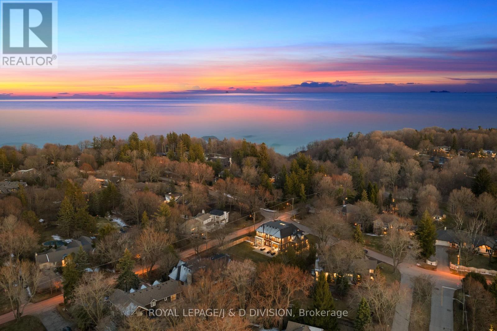 4 Pine Ridge Drive, Toronto, ON