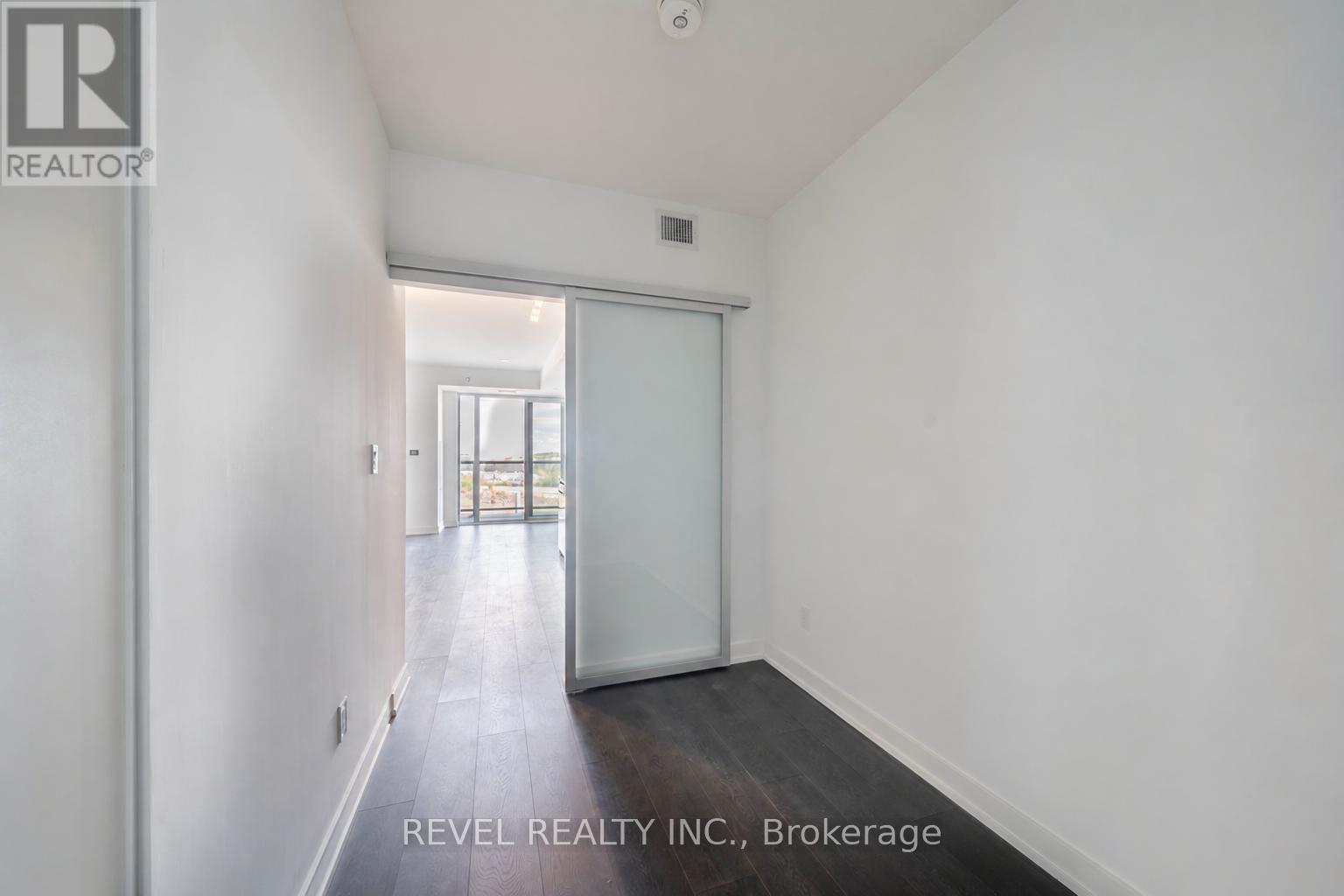 A223 - 3210 Dakota Common, Burlington, ON - Indoor Photo Showing Other Room