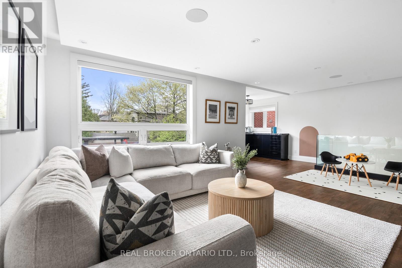 17 Old Oak Road, Toronto, ON