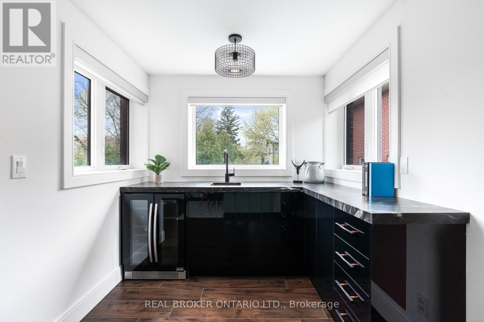 17 Old Oak Road, Toronto, ON