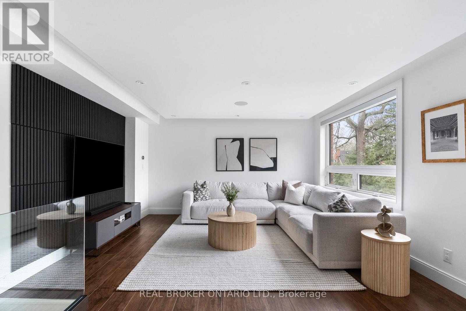 17 Old Oak Road, Toronto, ON