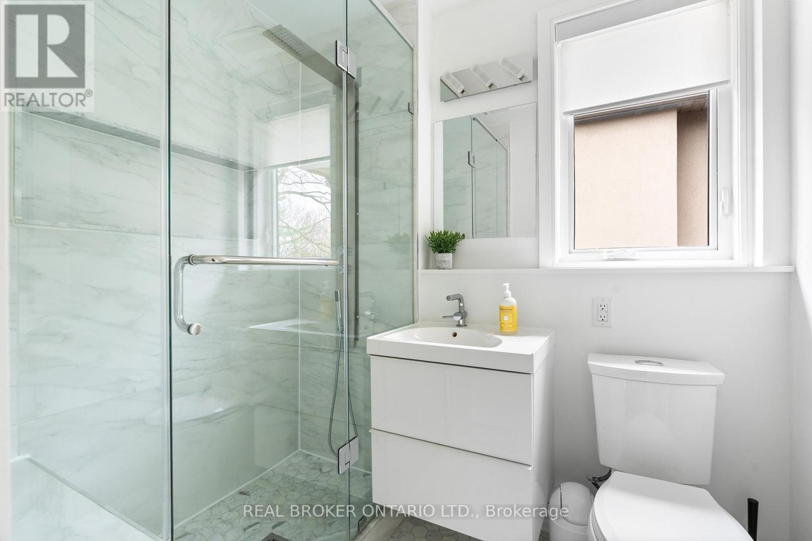 17 Old Oak Road, Toronto, ON