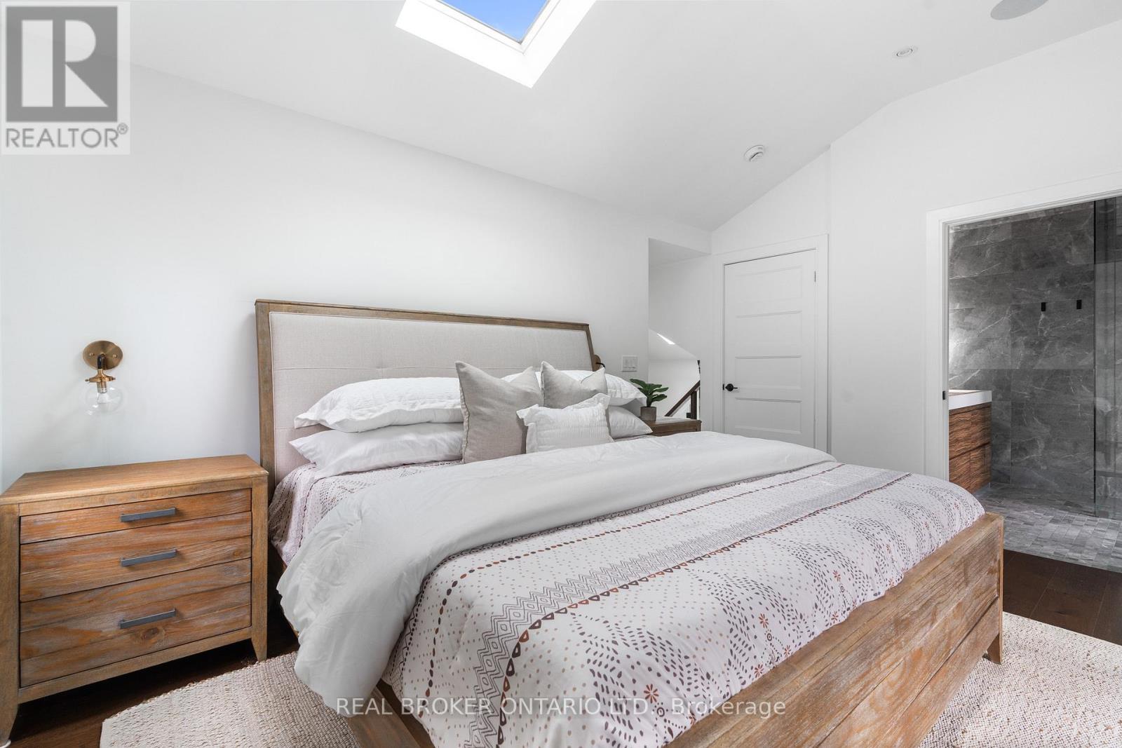 17 Old Oak Road, Toronto, ON