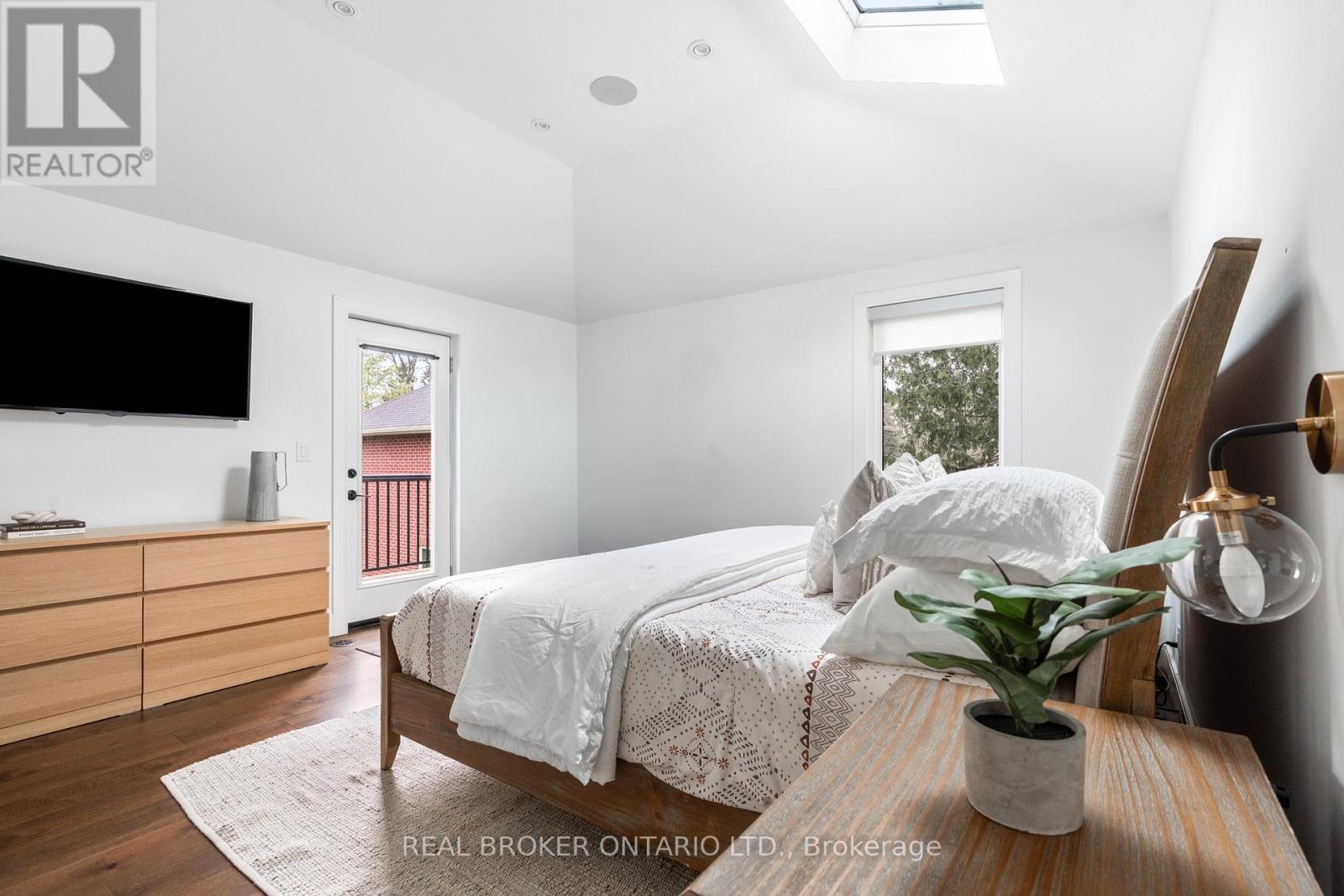 17 Old Oak Road, Toronto, ON