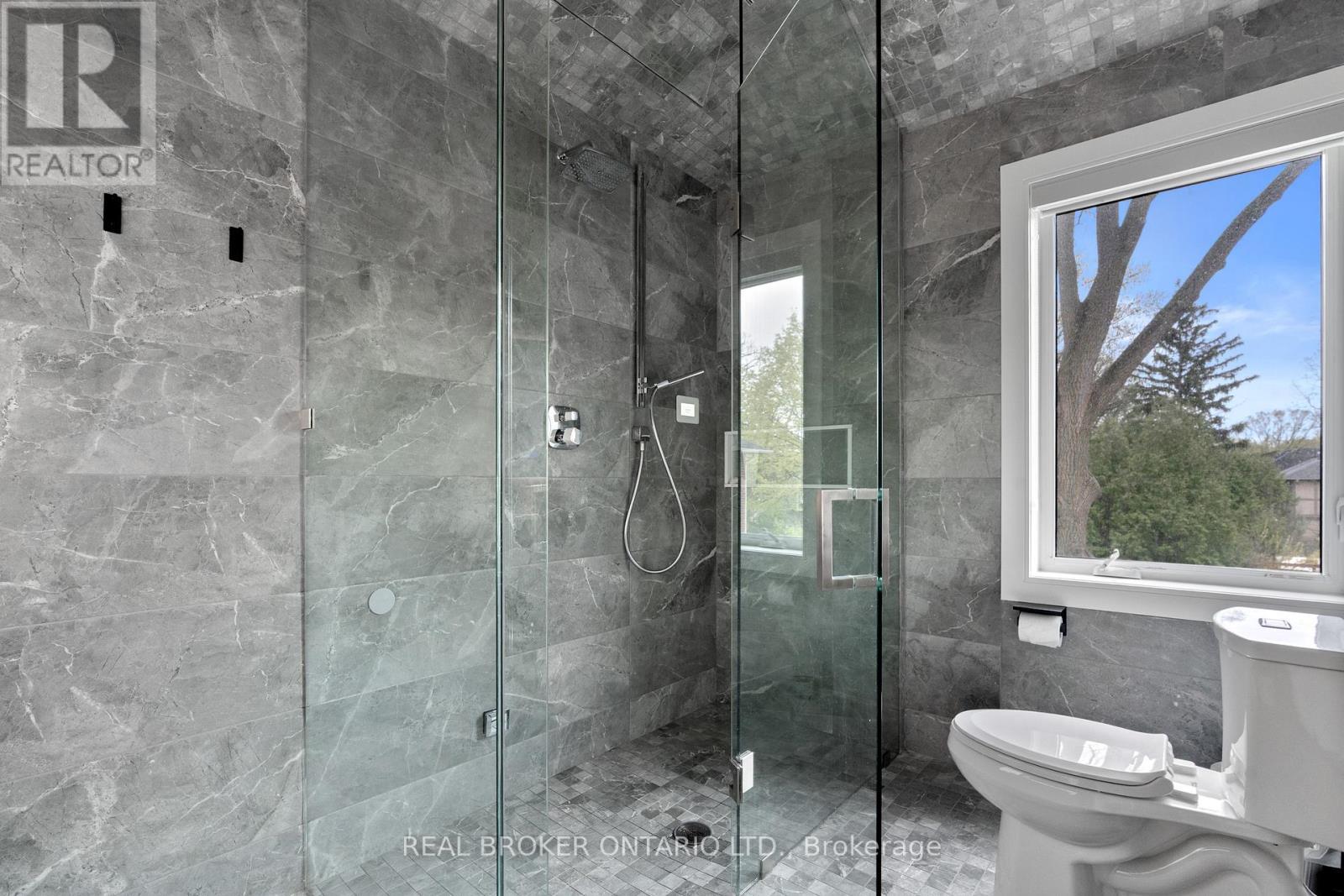 17 Old Oak Road, Toronto, ON