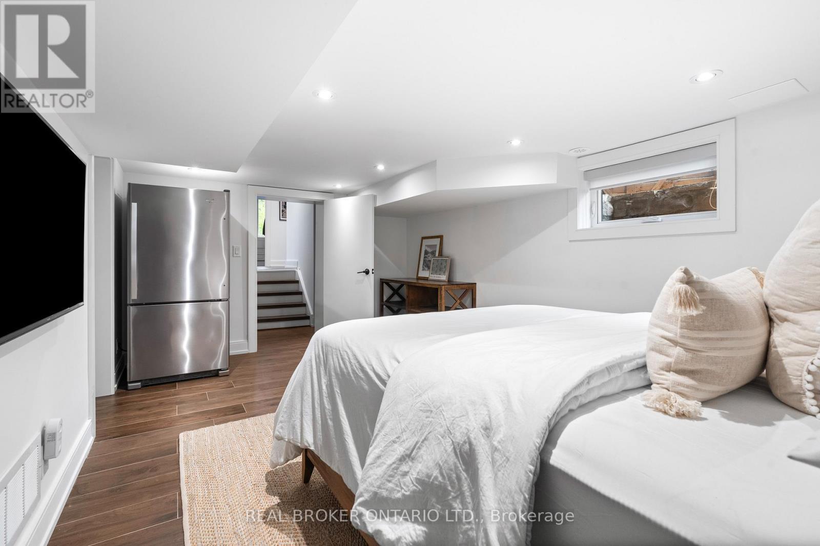 17 Old Oak Road, Toronto, ON