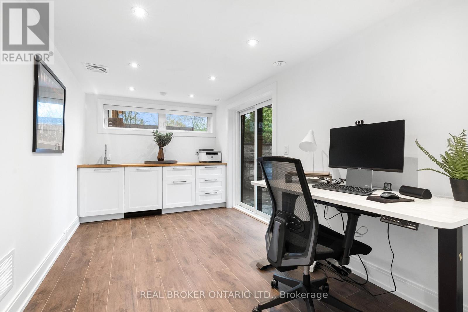 17 Old Oak Road, Toronto, ON