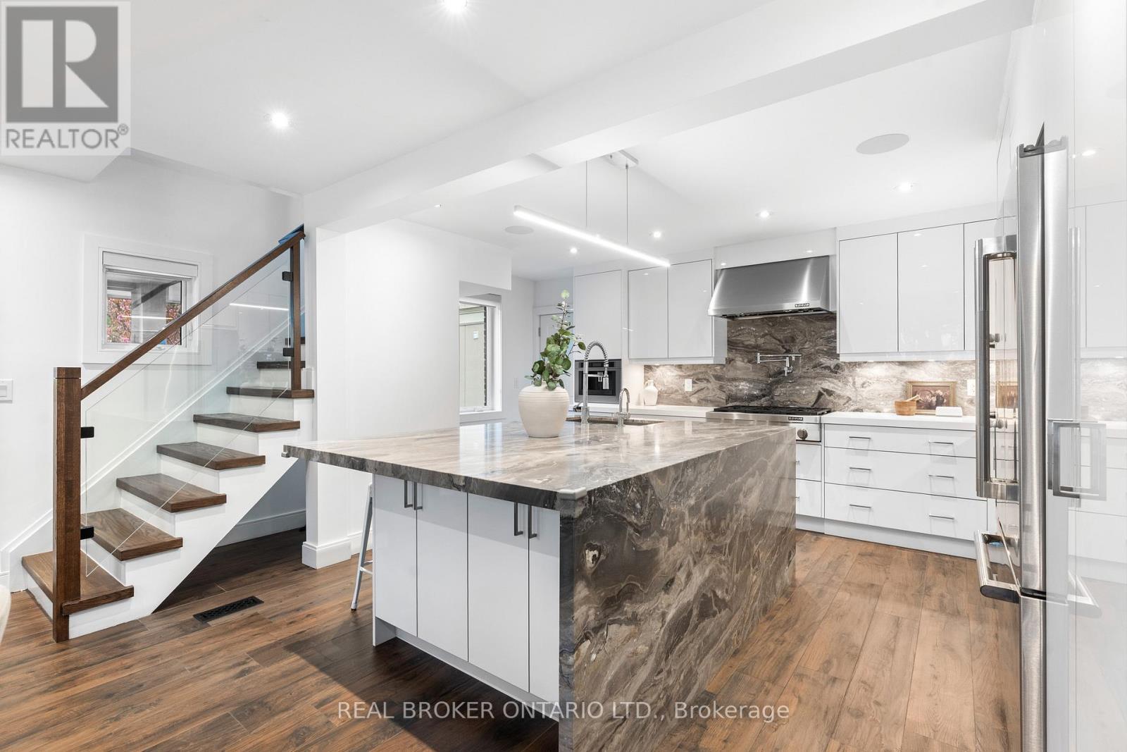 17 Old Oak Road, Toronto, ON