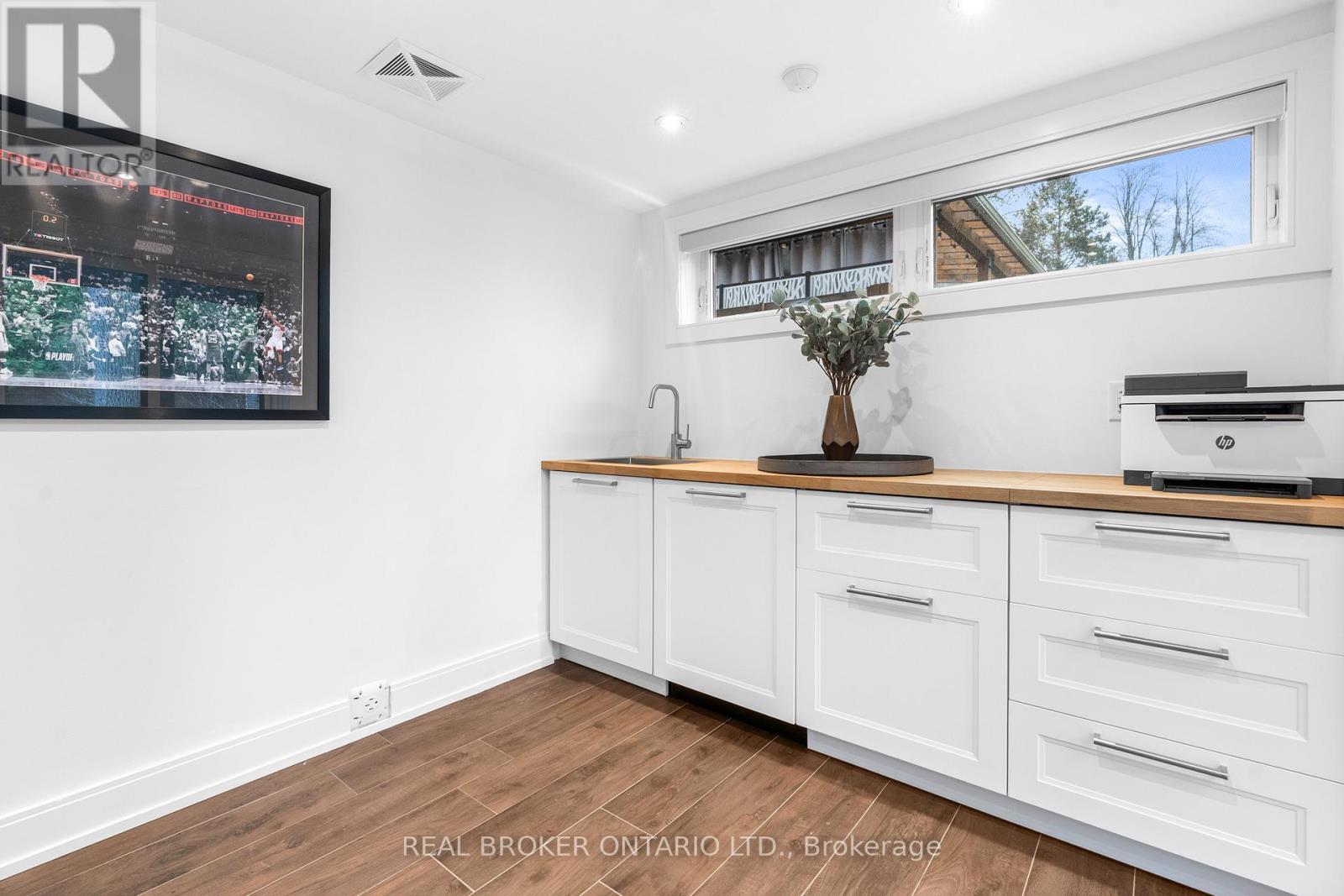 17 Old Oak Road, Toronto, ON