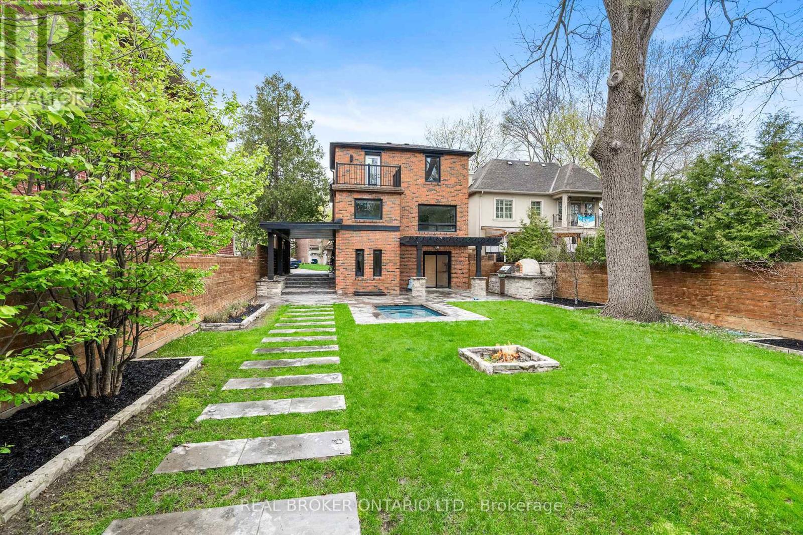 17 Old Oak Road, Toronto, ON