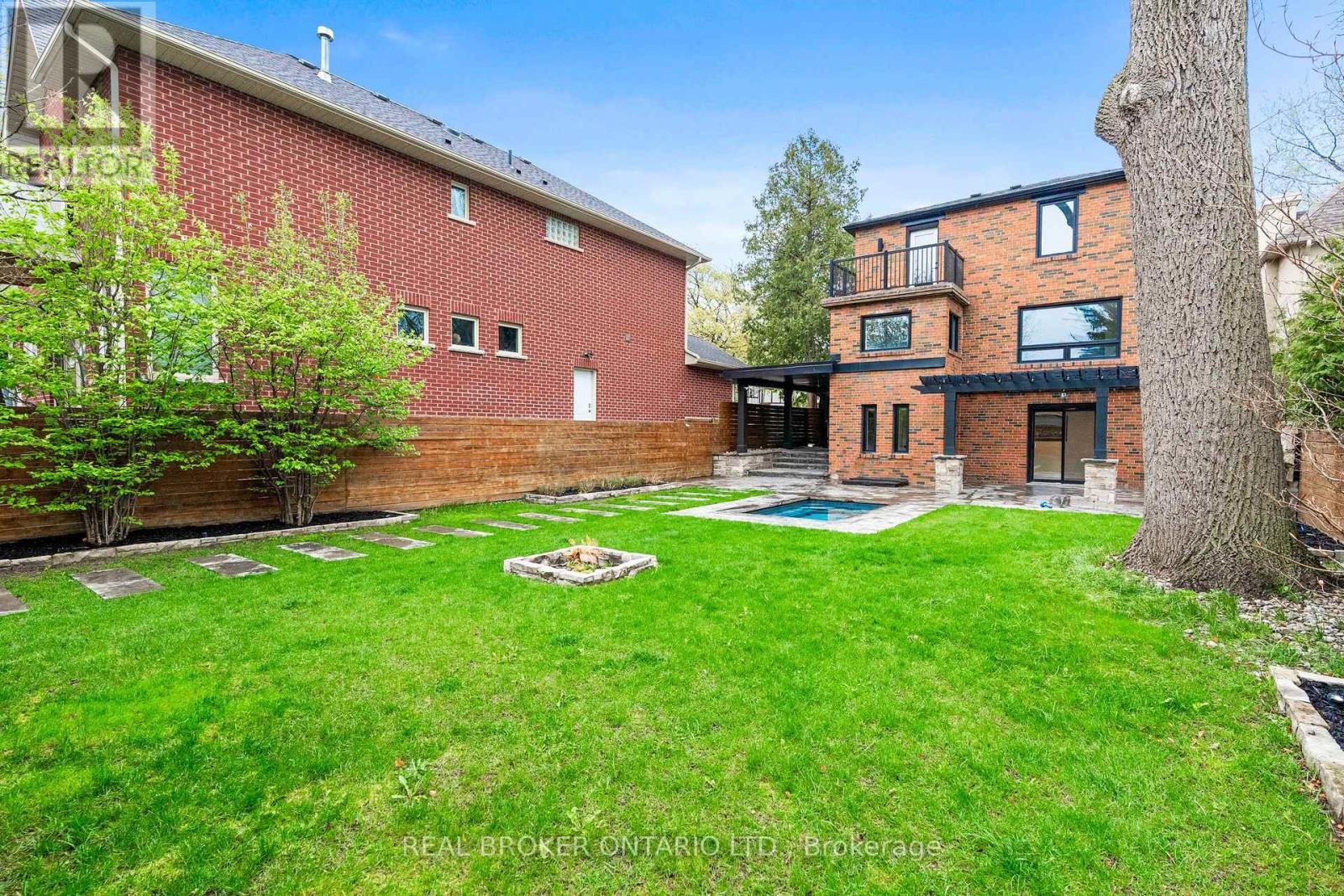 17 Old Oak Road, Toronto, ON