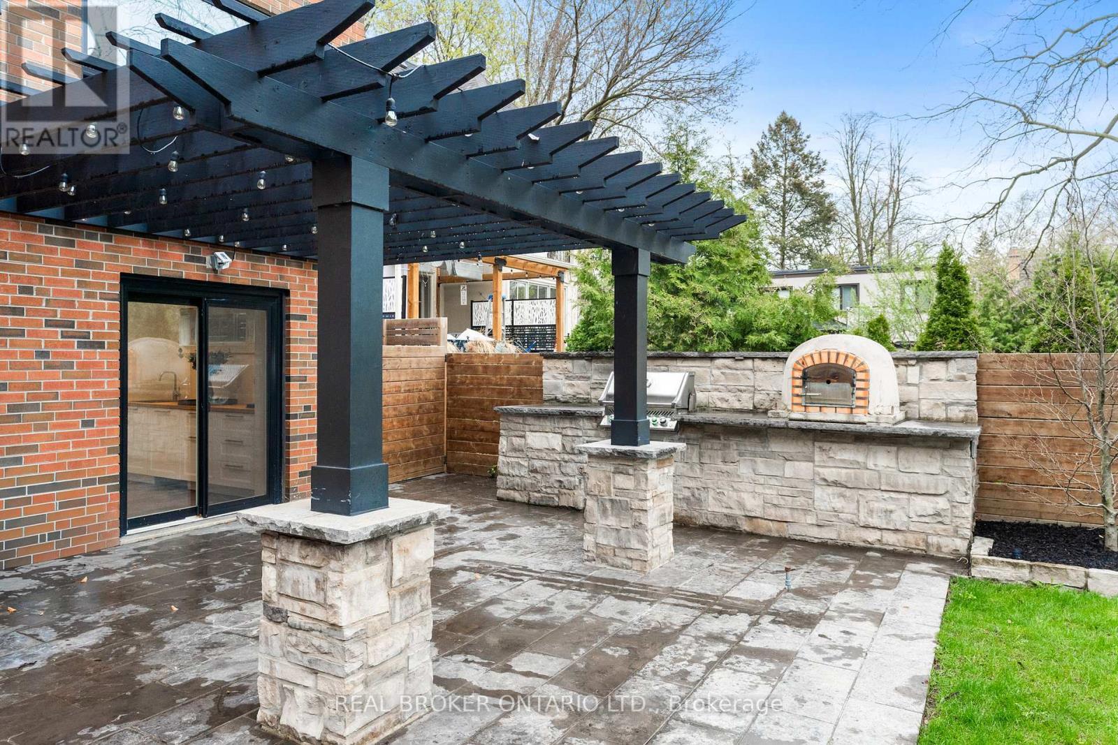 17 Old Oak Road, Toronto, ON