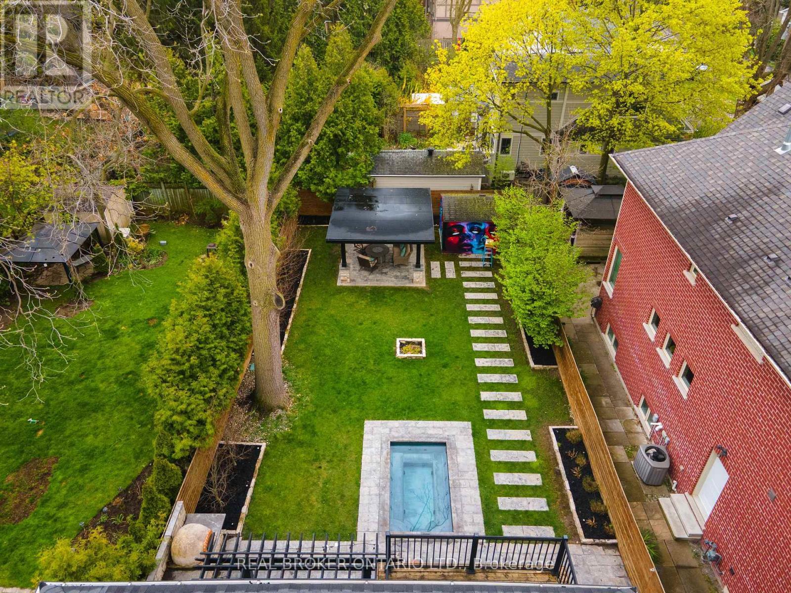 17 Old Oak Road, Toronto, ON