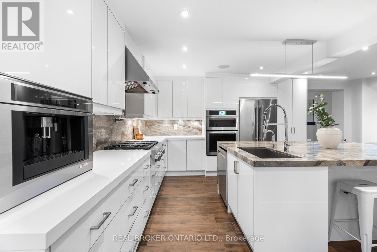 17 Old Oak Road, Toronto, ON