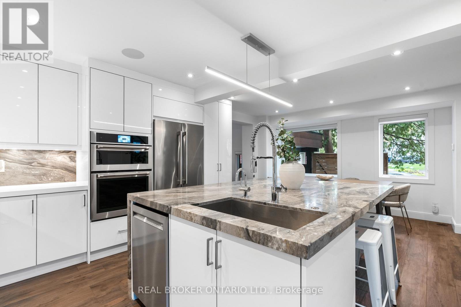 17 Old Oak Road, Toronto, ON
