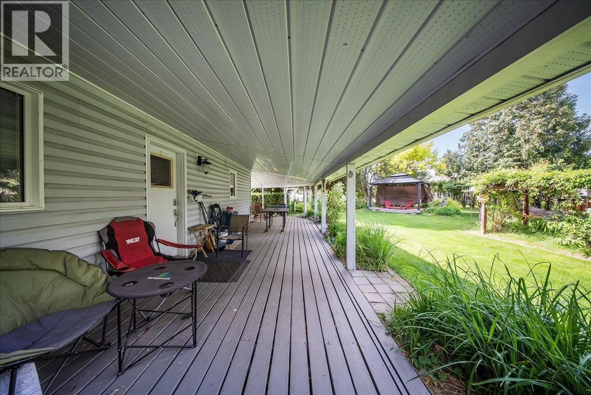 1545 Columbia Road, Ootischenia, BC