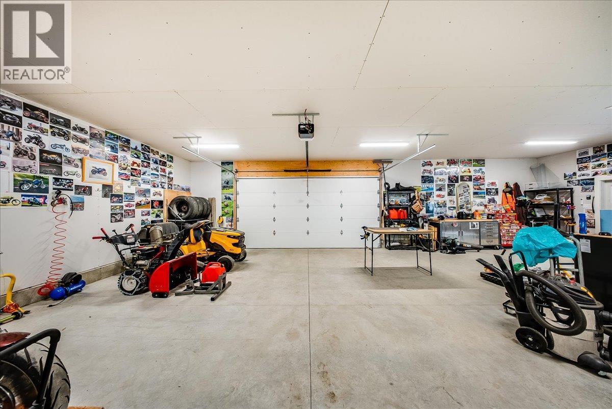 1545 Columbia Road, Ootischenia, BC