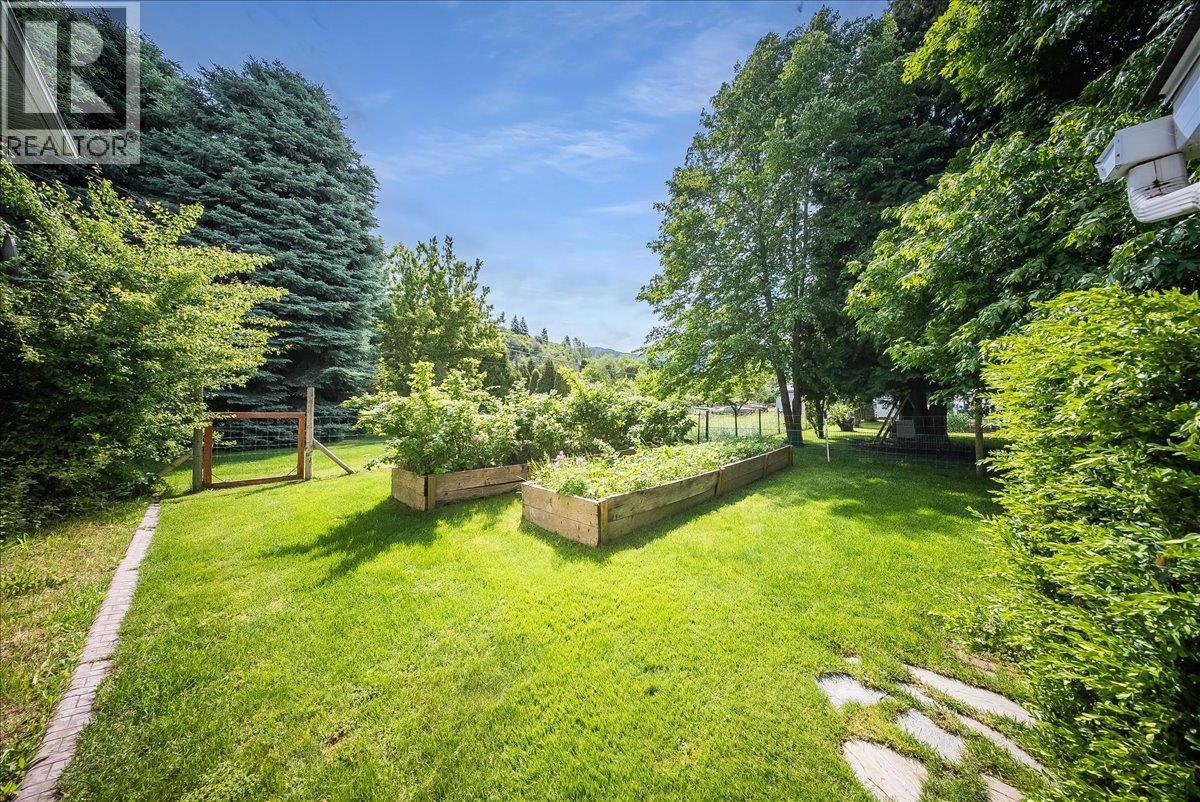 1545 Columbia Road, Ootischenia, BC