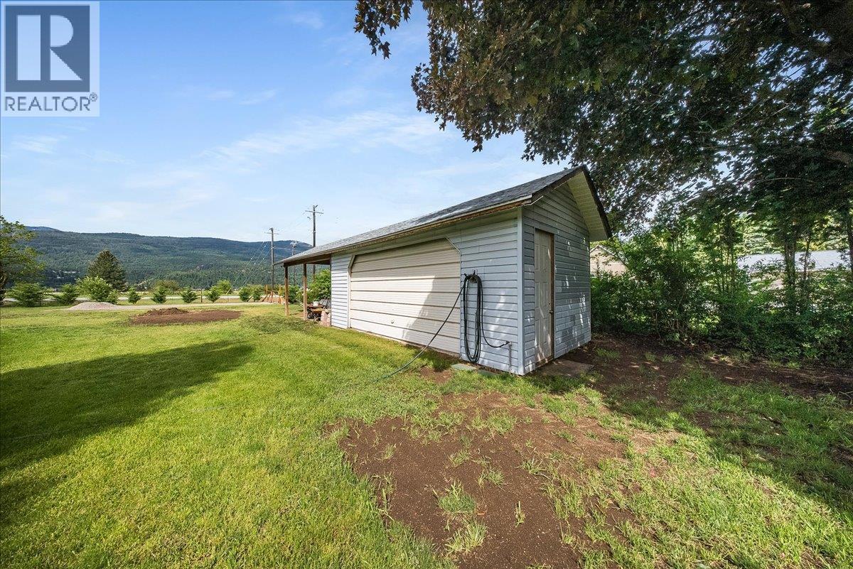 1545 Columbia Road, Ootischenia, BC