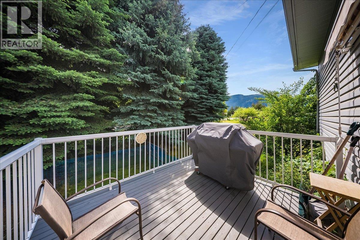 1545 Columbia Road, Ootischenia, BC
