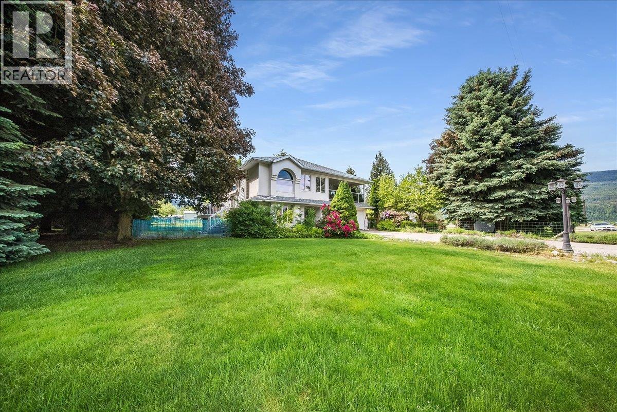 1545 Columbia Road, Ootischenia, BC