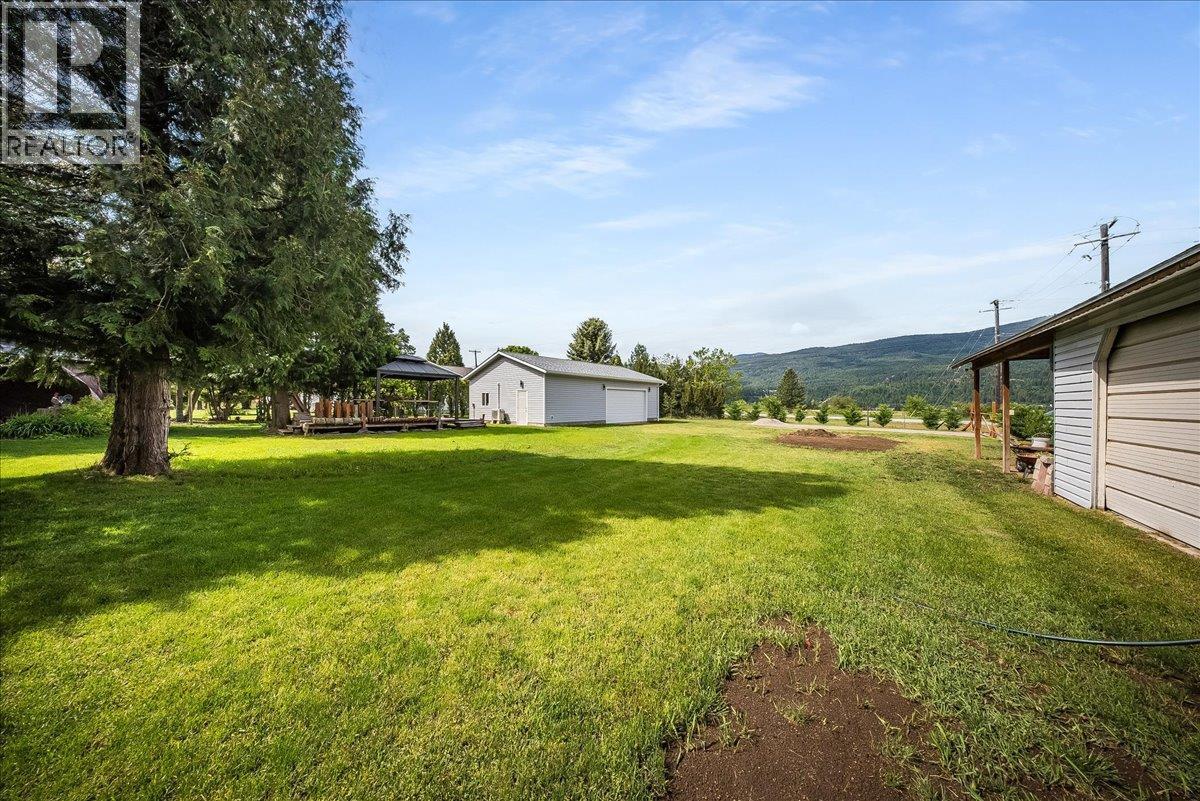 1545 Columbia Road, Ootischenia, BC