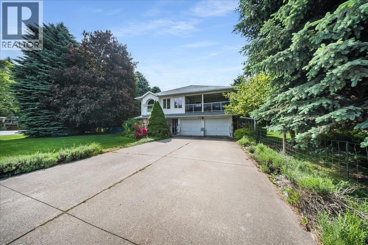 1545 Columbia Road, Ootischenia, BC