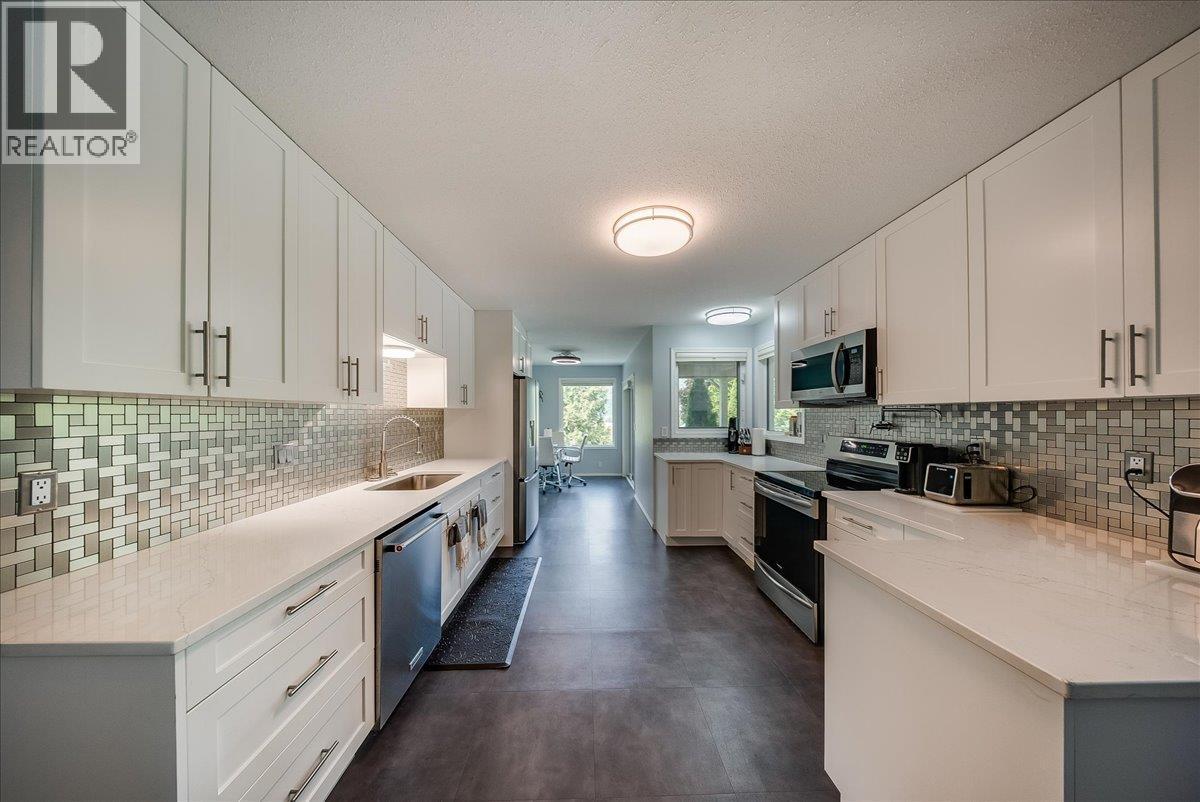 1545 Columbia Road, Ootischenia, BC