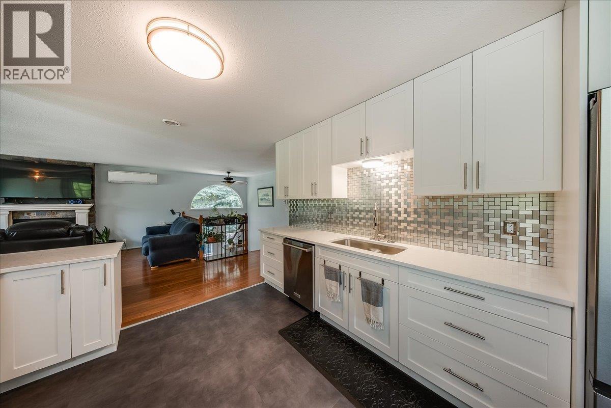1545 Columbia Road, Ootischenia, BC