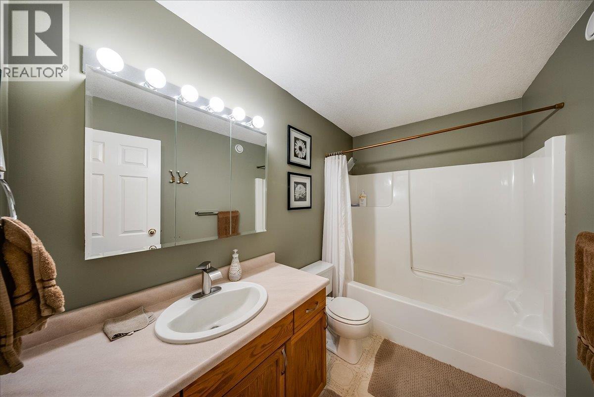 1545 Columbia Road, Ootischenia, BC