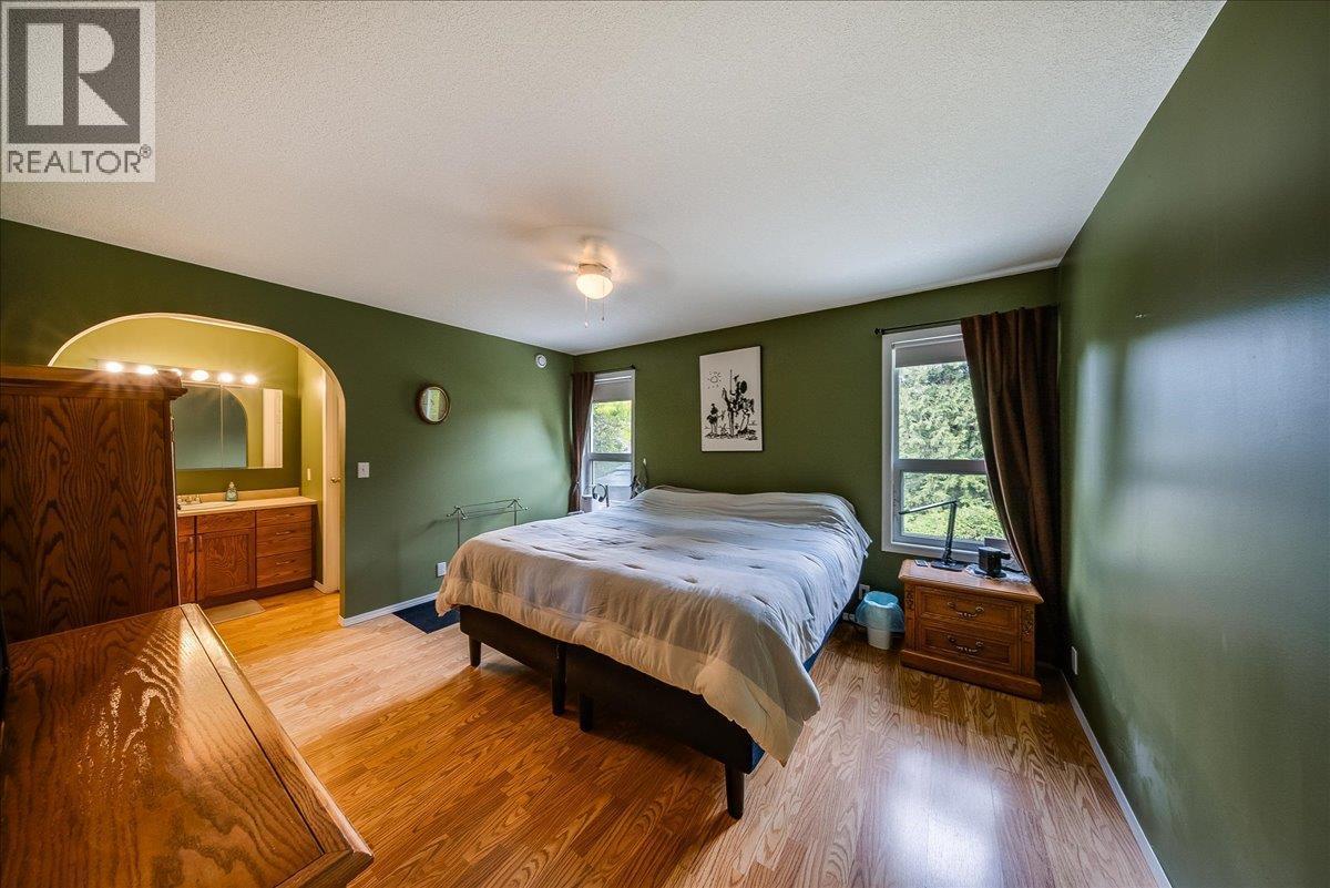 1545 Columbia Road, Ootischenia, BC