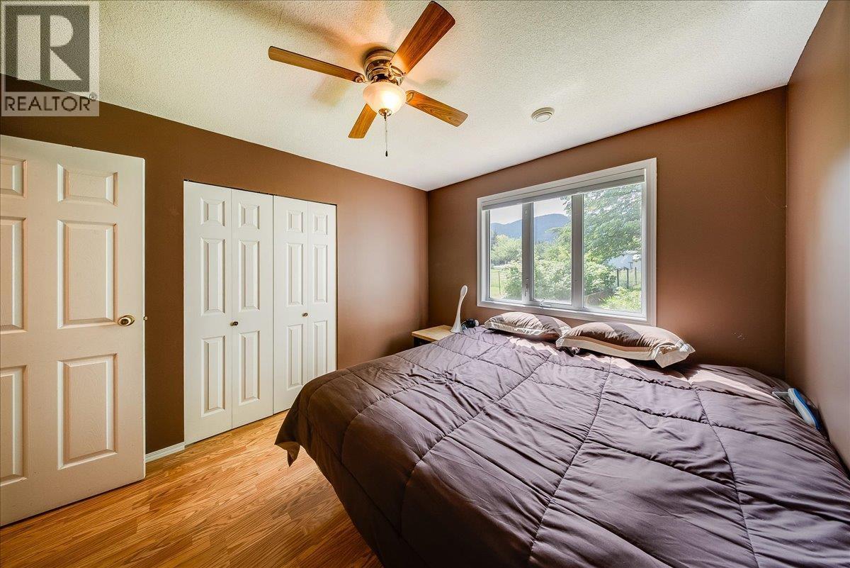 1545 Columbia Road, Ootischenia, BC
